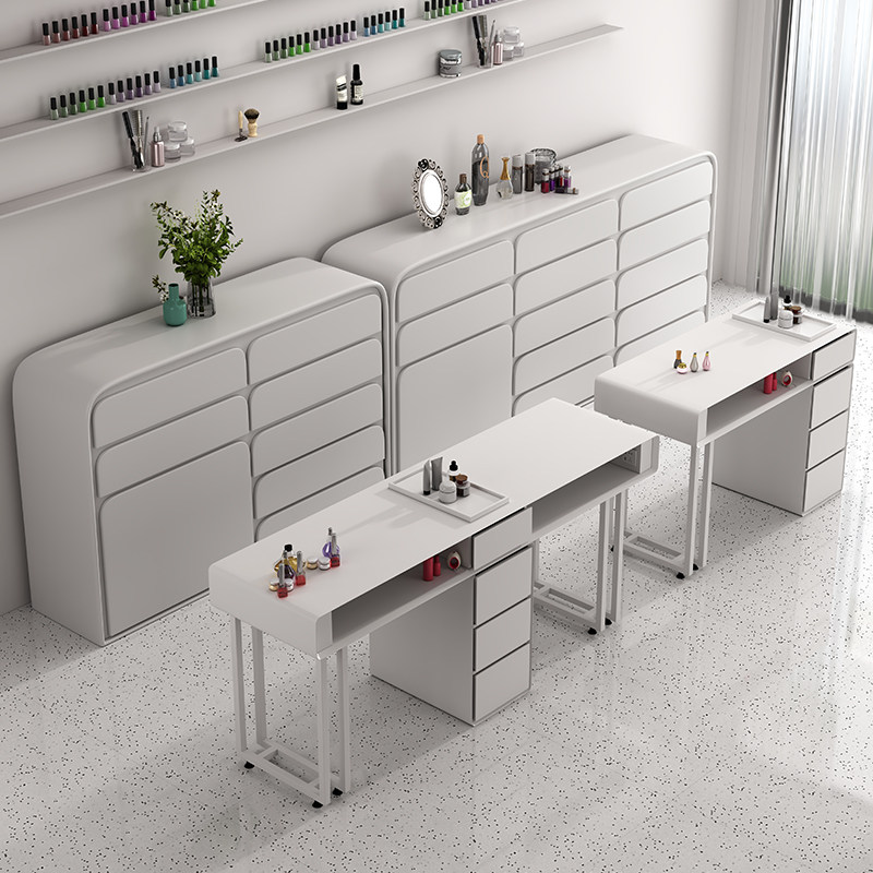 Italiaanse minimalistische nag - Beauty & Makeup Katia Di Paola recensie en prijs